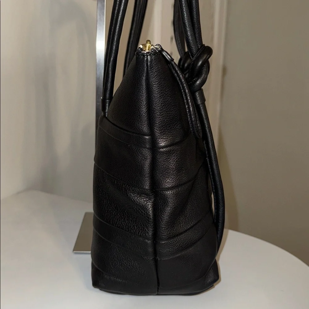 Radley London Farringdon Black Leather Tote w/ Dog Charm - Picture 3 of 9